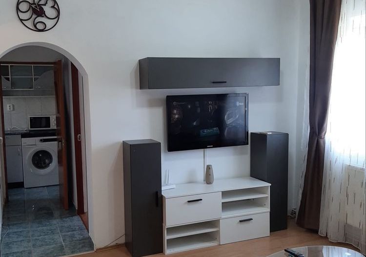 De vanzare apartament 3 camere zona Gorjului/Lujerului - Poză 1