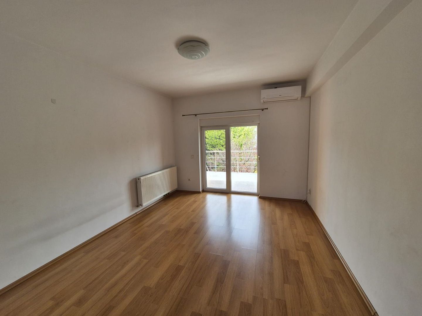 Inchiriere vila 5 dormitoare S + P + 1E + M zona Erou Iancu Nicolae - Poză 16