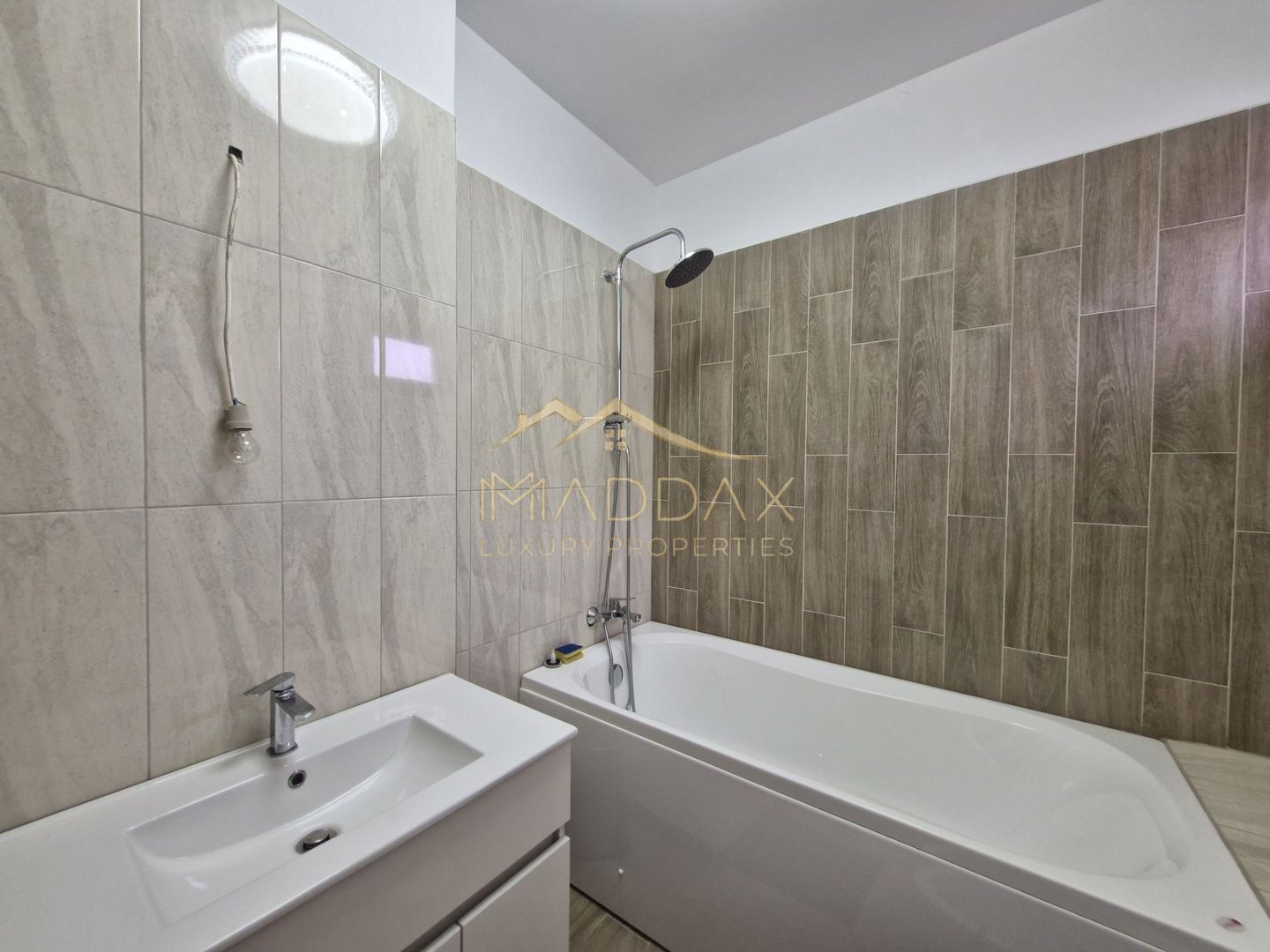 Apartament *4 camere *110mp* // Parcare - Poză 13