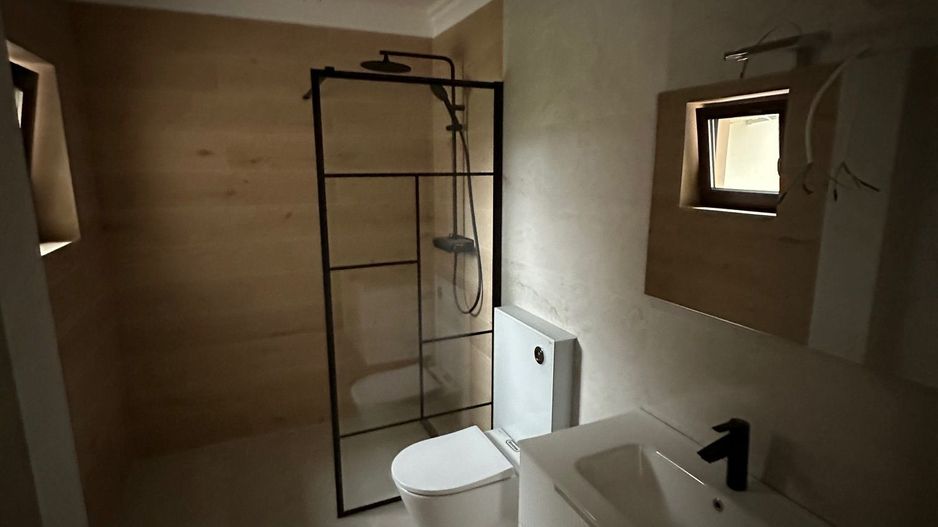 CASA TIP DUPLEX DESPARTIT PRIN GARAJ - Poză 26