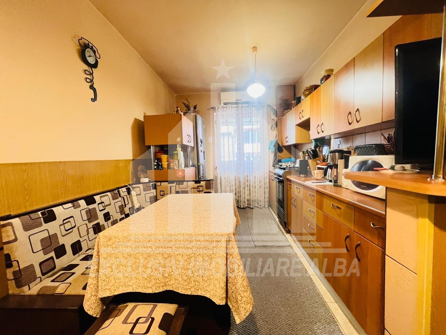 Apartament 3 camere Cetate-Closca, etaj 2, finisat - Poză 3