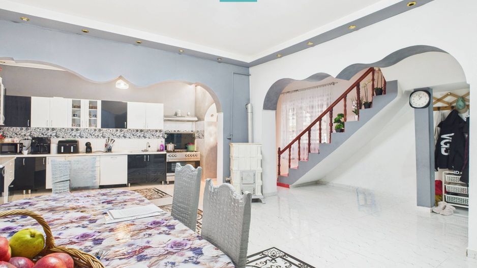 Două case, curte mare, lângă Castelul Huniazilor - Poză 17