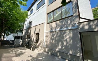 Refugiu Urban cu Eleganță Clasică – Vilă Renovată în Inima Primăverii - Poză 19