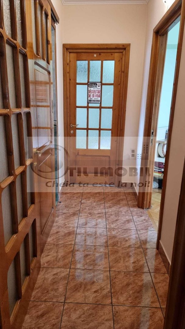 Apartament 4 Camere, Semidecomandat,Nicolina-Rond Vechi 165000 euro - Poză 2