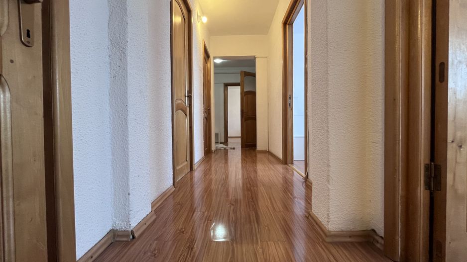 Zonă bună! Vânzare apartament cu 3 camere, micro 6- Târgoviște! - Poză 9