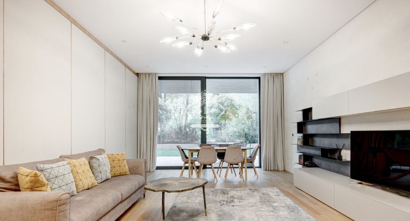 Floreasca | Parcul Verdi | 3 camere | 253mp | 120mp curte | 4000 euro + TVA - Poză 2