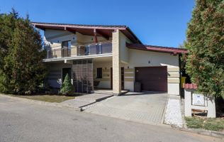 Casă deosebită de vânzare în Sânpetru | Teren 1400 mp
