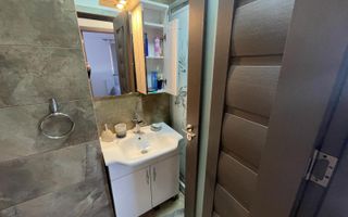 Casa moderna alcatuita din trei apartamente, zona Rovine - Poză 14