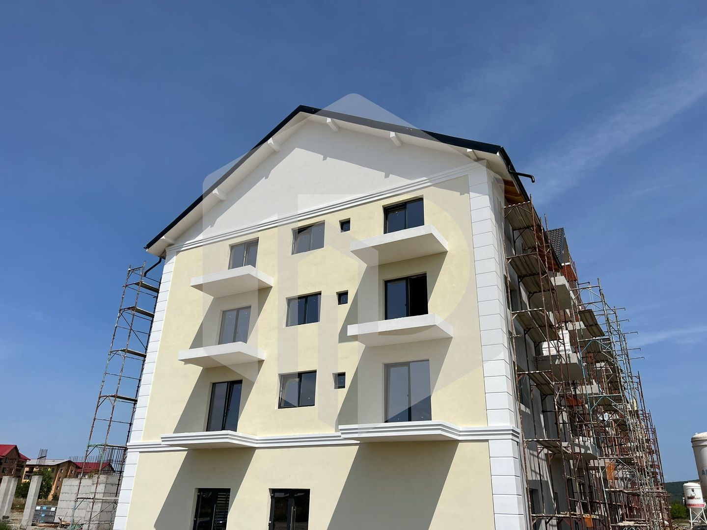 Pictor Brana | Etaj 1 | 3 Camere | 2 Bai | 3 balcoane+ boxa - Poză 2