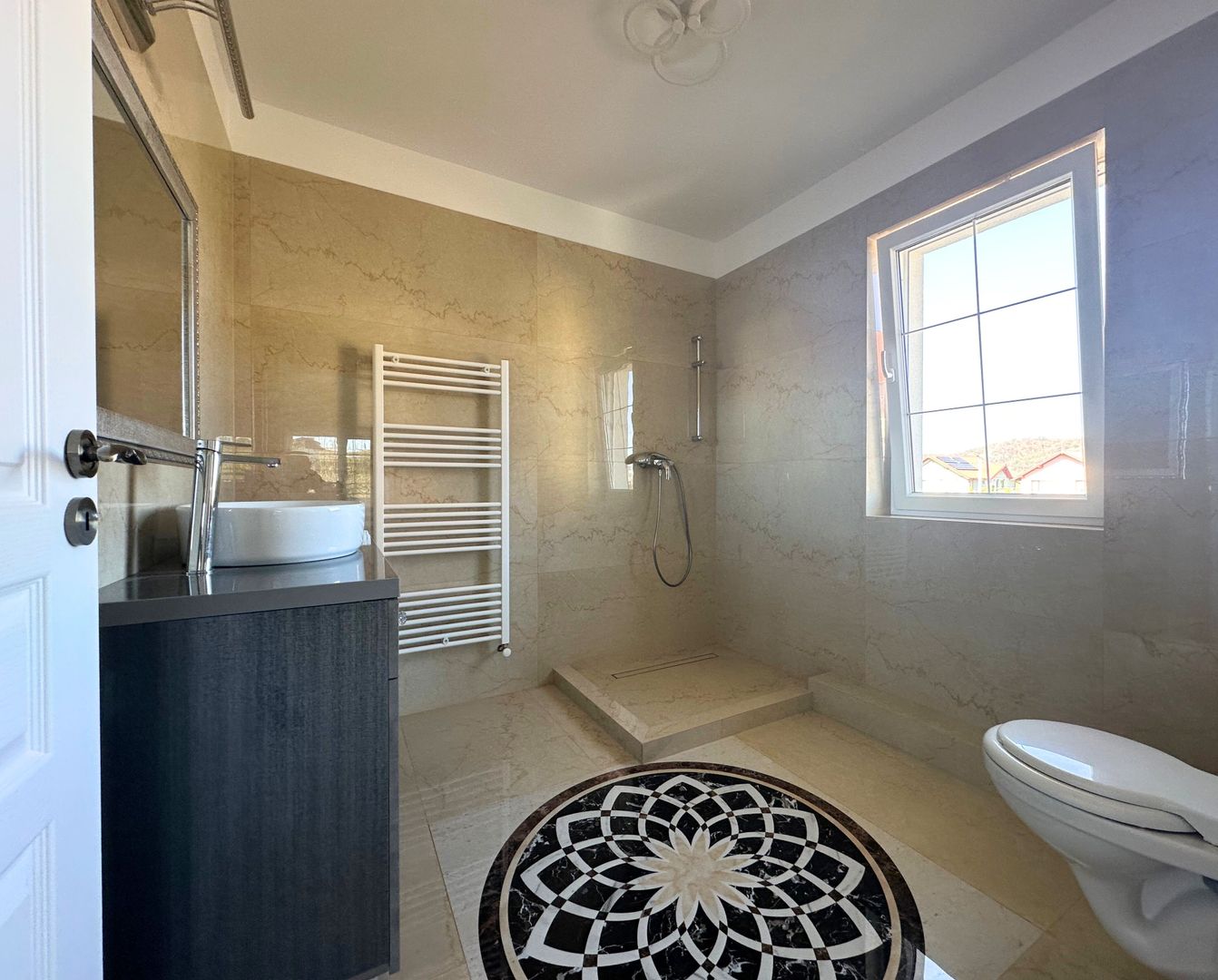 Vânzare casă 5 camere nouă elegantă și spațioasă în Hărman - Poză 22