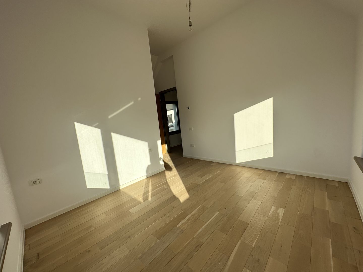 Casa cu 4 camere - Dumbarvita - Poză 6