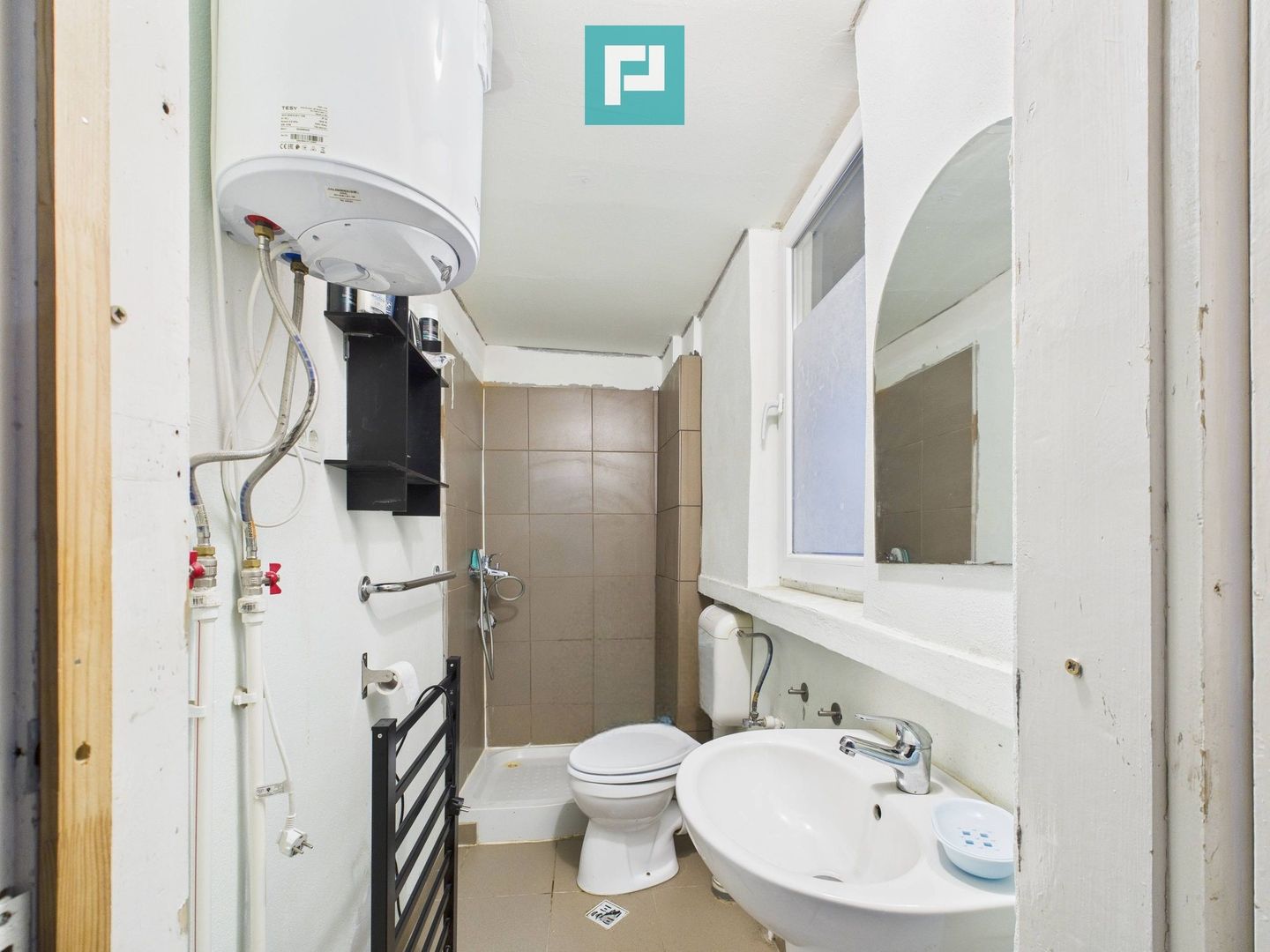 Casă complet renovată în Orțișoara. - Poză 8