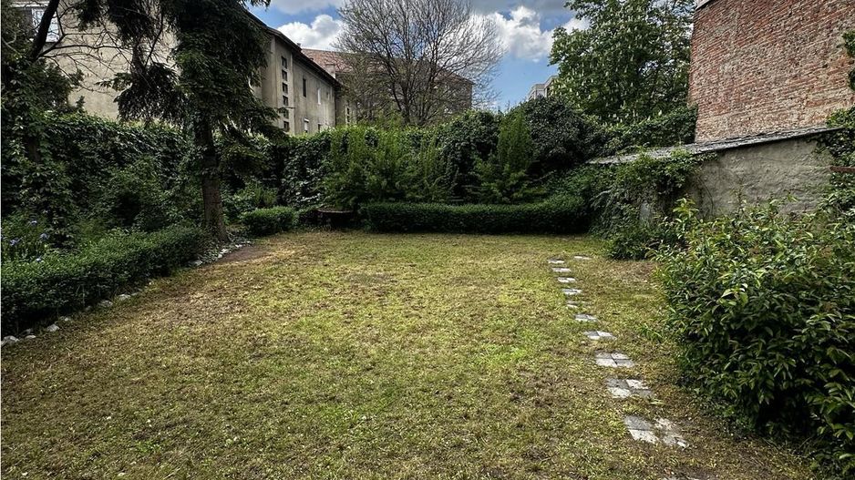 Casa Ultracentral dublu front acces auto - Poză 1