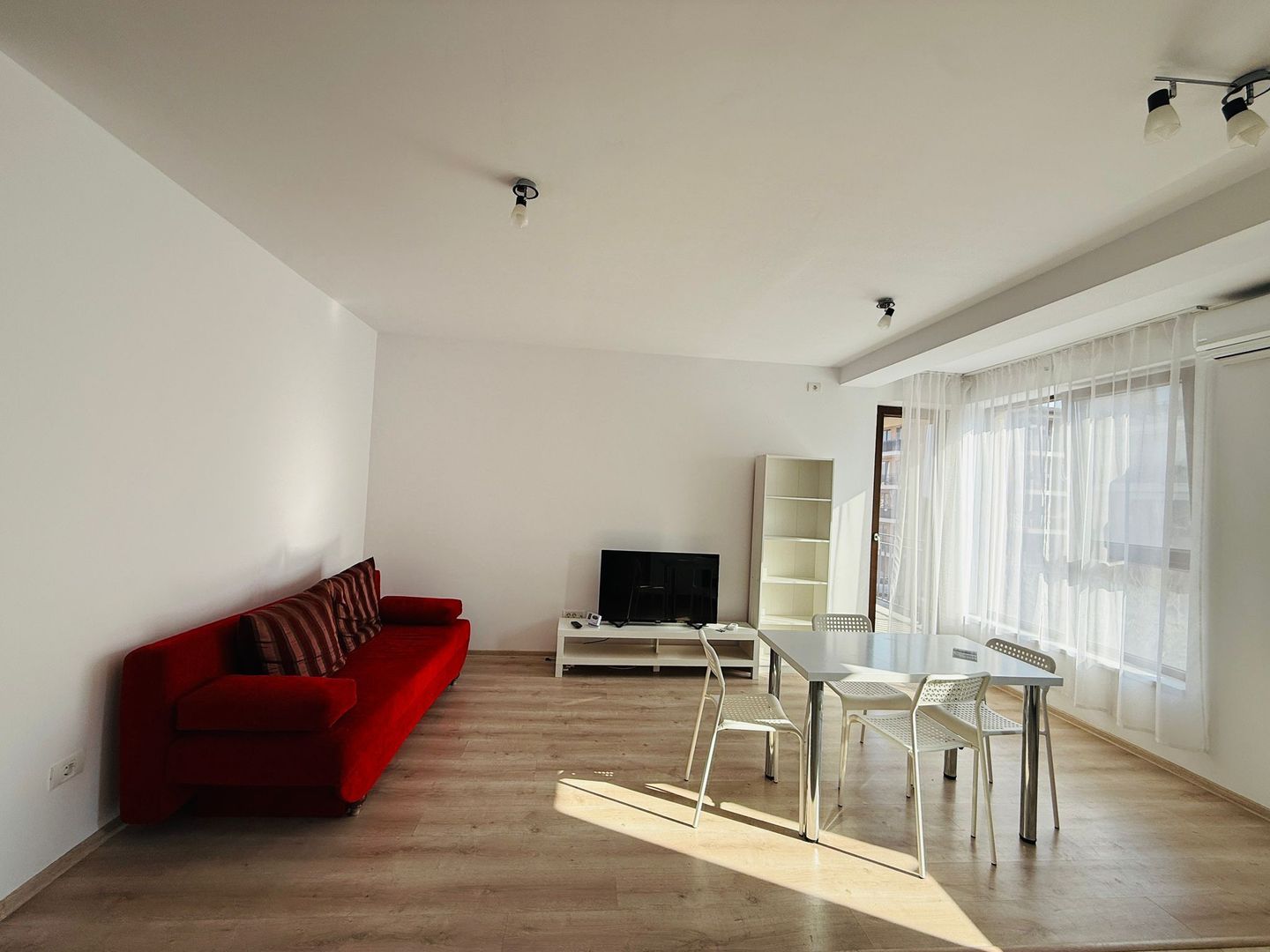 Giroc-Esso | 2 Camere | Etaj intermediar | Mobilat si Utilat | Loc de parcare - Poză 3