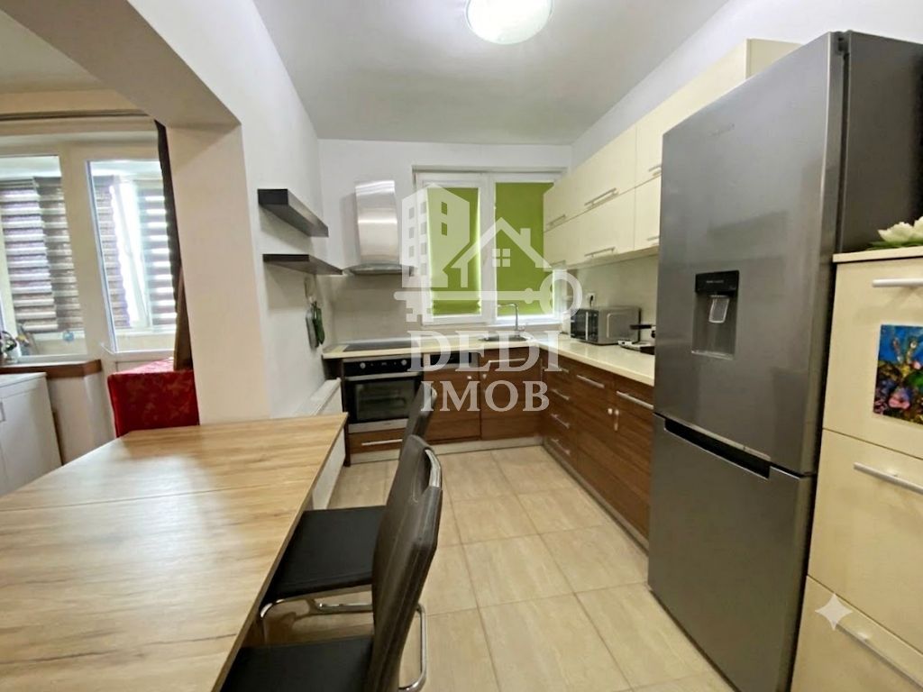 Apartament 3 camere de vânzare in zona Decebal, Oradea - Poză 2
