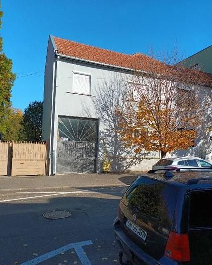 BRASADAS vinde casa cu etaj, 4 camere, central, acces cu masina. - Poză 1