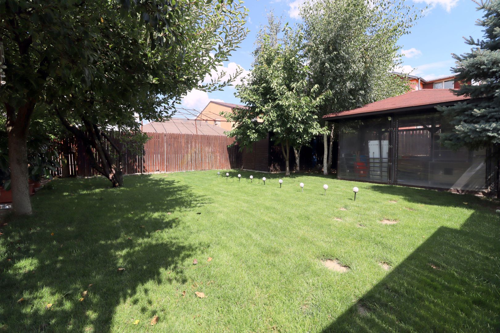 Vilă Individuală cu o curte generoasa zona Aparatorii Patriei - Poză 39