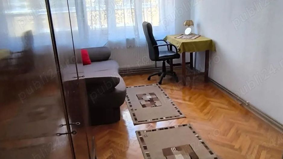 Vând apartament doua camere decomandate zona centrala - Poză 1