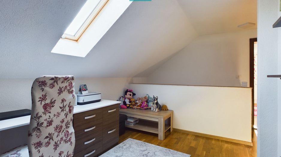 Vilă cu mansardă în Bujac - Poză 19