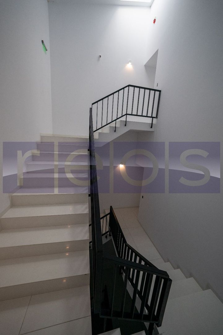 VANZARE -CLADIRE DE BIROURI - ARHITECTURA EXCEPTIONALA - Poză 21