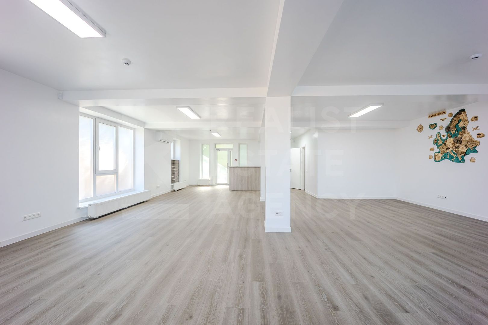 Vânzare spațiu comercial  Centru de 451,6 mp, amplasat pe teren privat - Poză 13