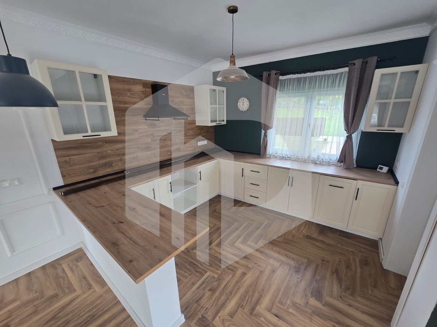 Casa superba 3 dormitoare 500 teren zona Tocile - Poză 13