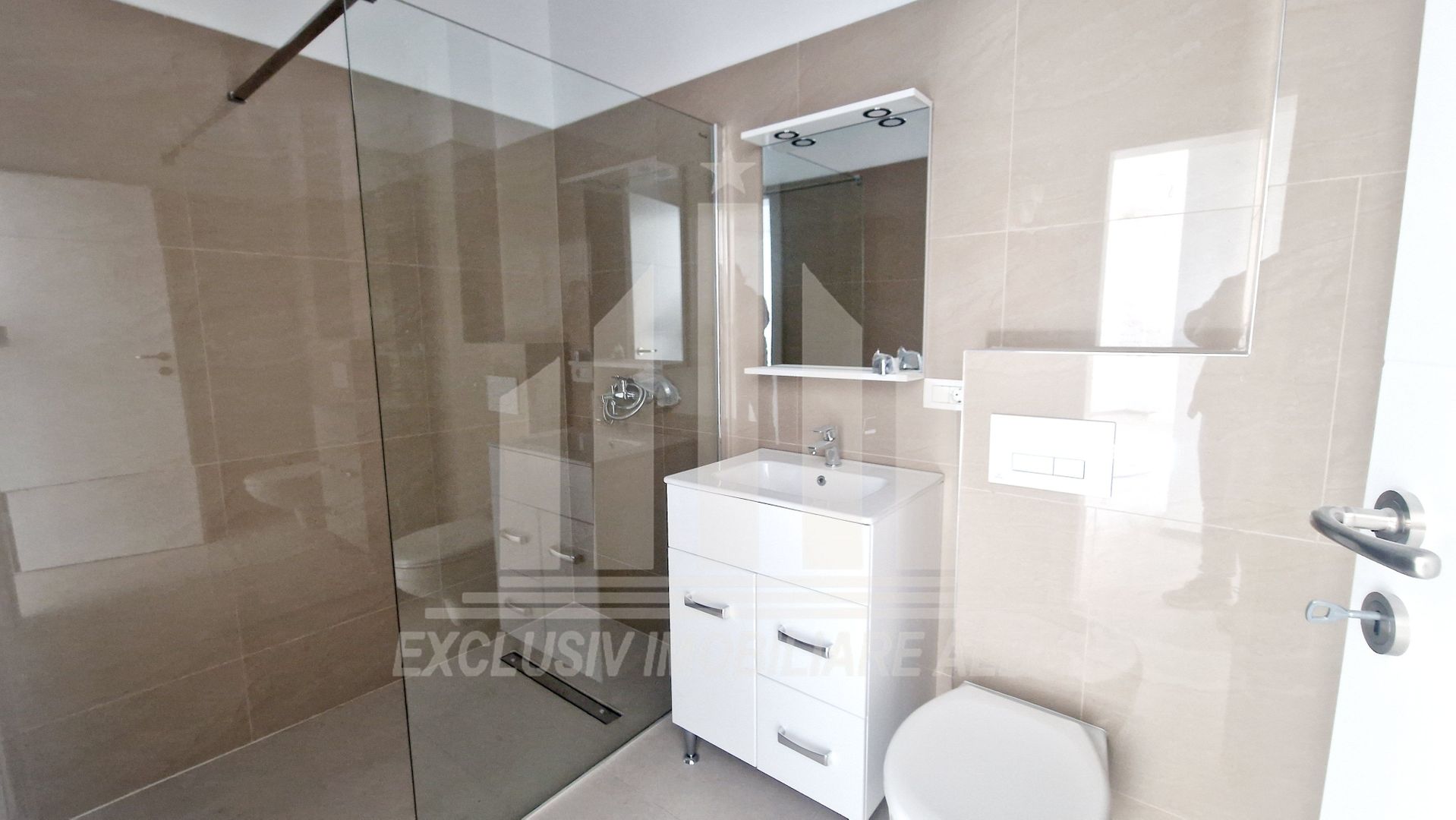 Apartament cu 3 camere de vanzare, Bloc Nou - Poză 4