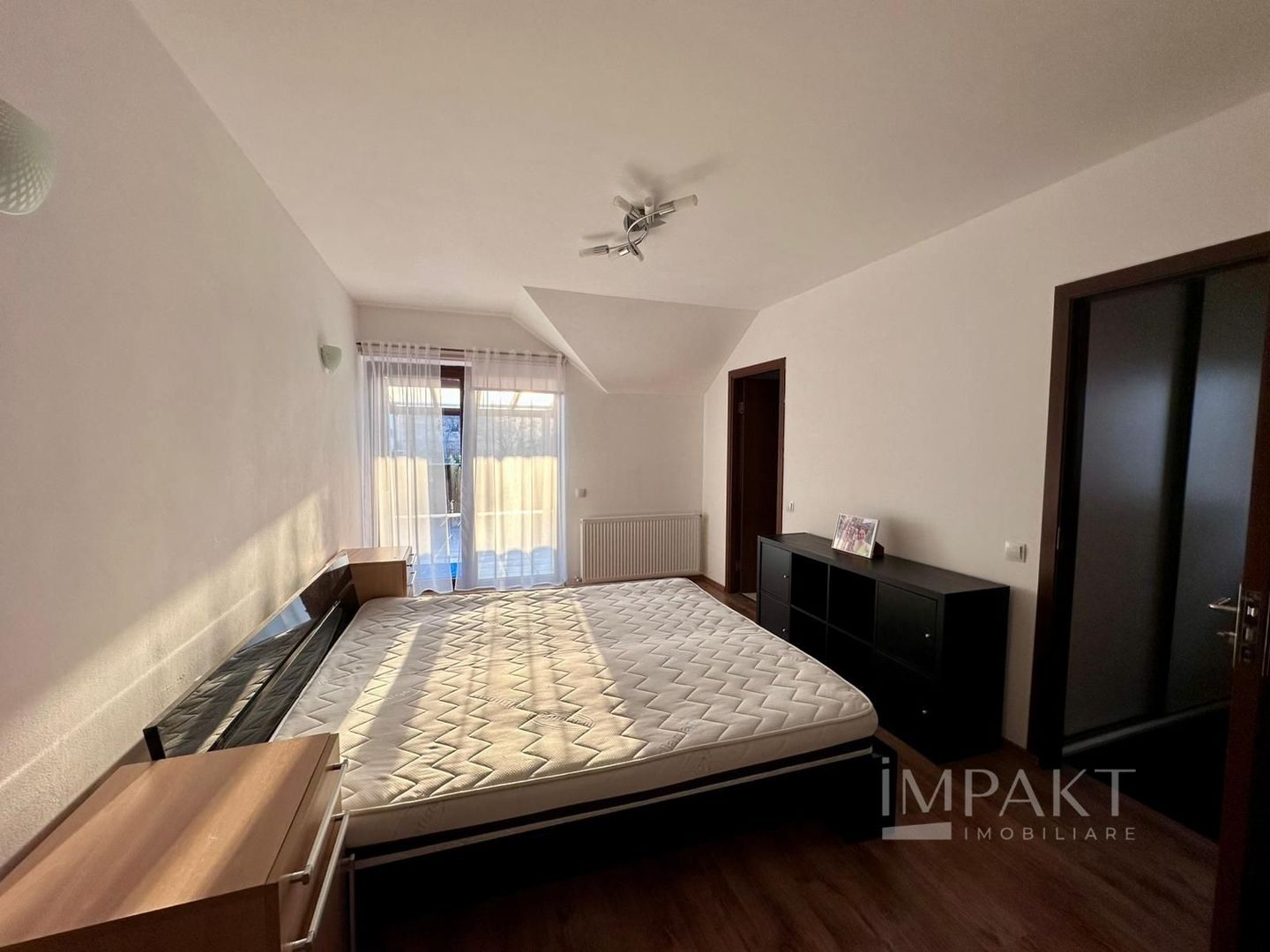 De inchiriat apartament 4 camere, 120 mp, terasa 45 mp, Buna Ziua - Poză 11