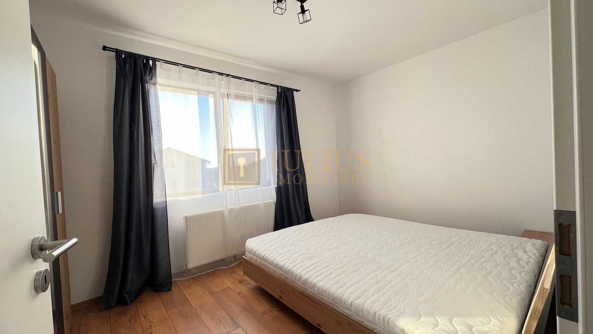 2 camere| Giroc (central)| loc de parcare| apartament spatios| - Poză 5