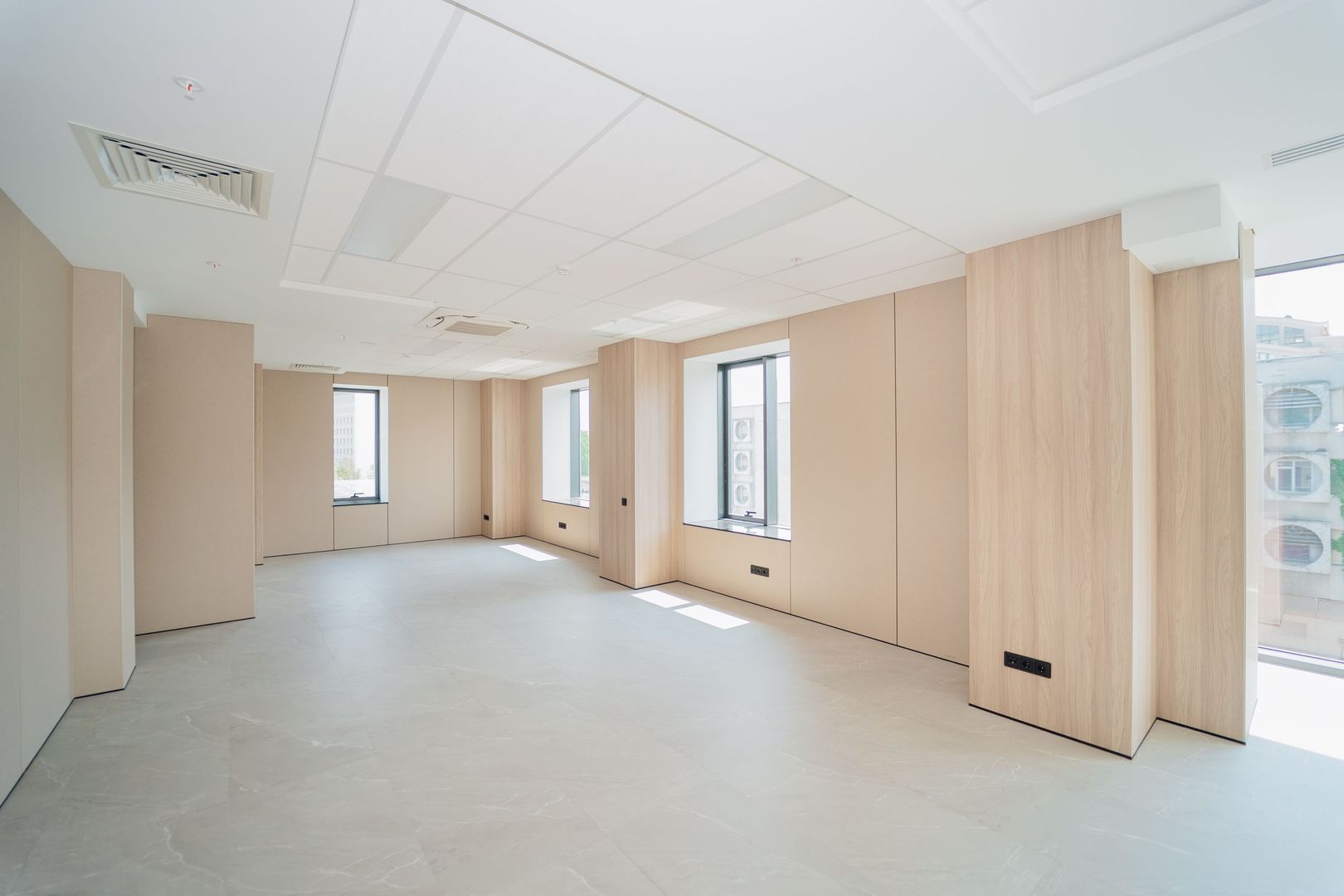 SPRE CHIRIE SPAȚIU COMERCIAL PENTRU BIROU | OFICIU 88 m2 Premium Location Bussines | Chișinău ,Centru ,Str.Bul.Ștefan Cel Mare și Sfânt , 115/1 - Poză 4