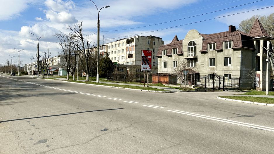 De vânzare – Bloc cu destinație comercială în Anenii Noi, pe Strada Centrală. - Poză 3