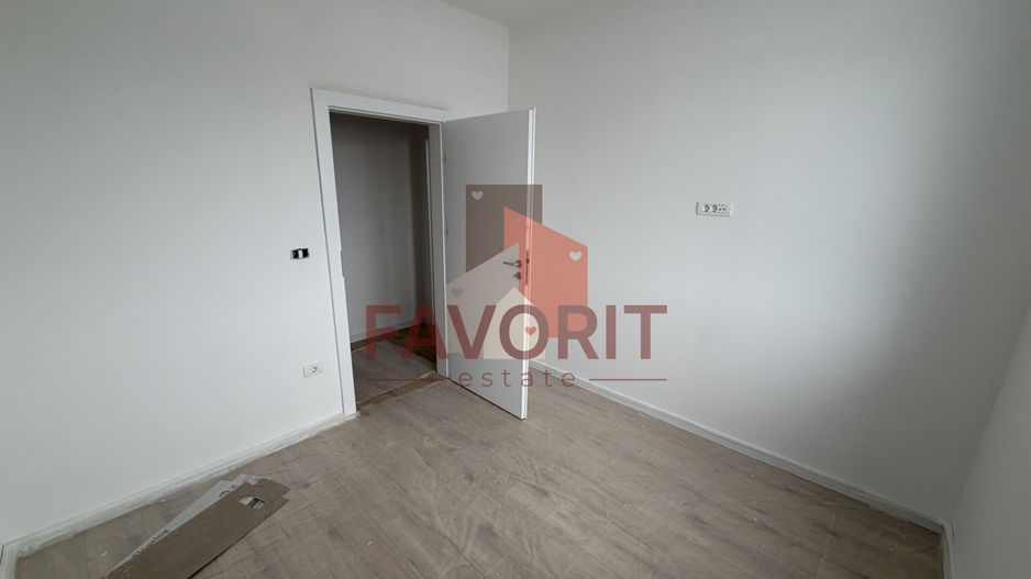 Bloc Nou. Gradina proprie de 103 mp si 2 locuri de parcare inscrise in CF. - Poză 13