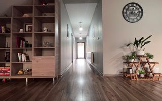 Casa de vânzare în Vulcana Pandele, la o distanță mica de oraș! - Poză 9