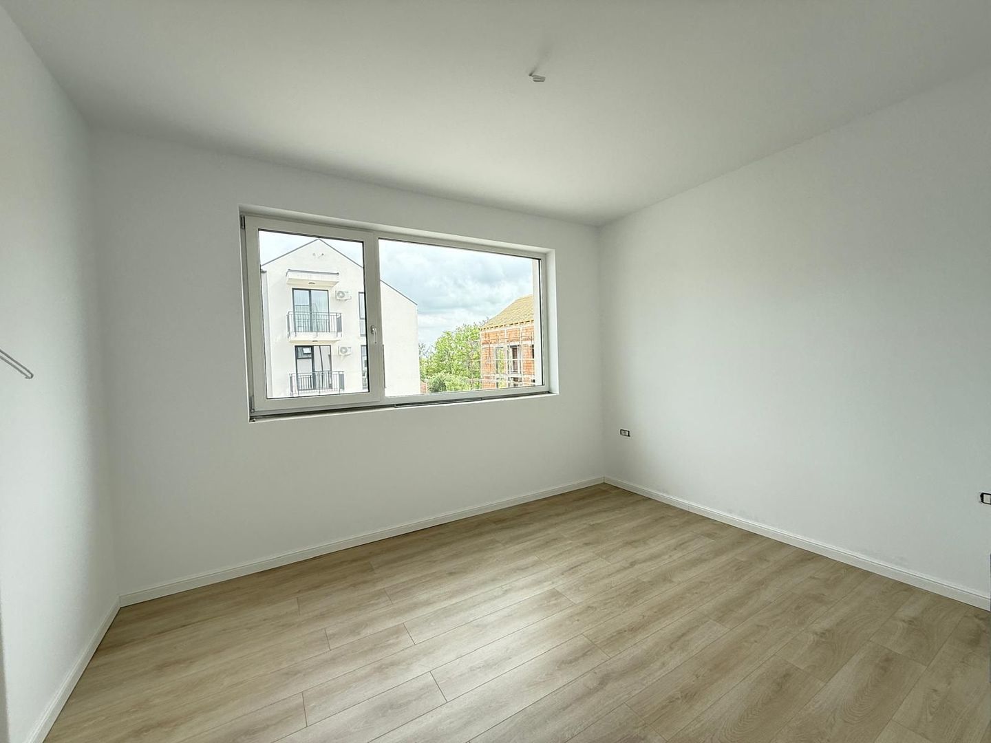 Etaj 1. Bucatarie inchisa. Loc de parcare. - Poză 7