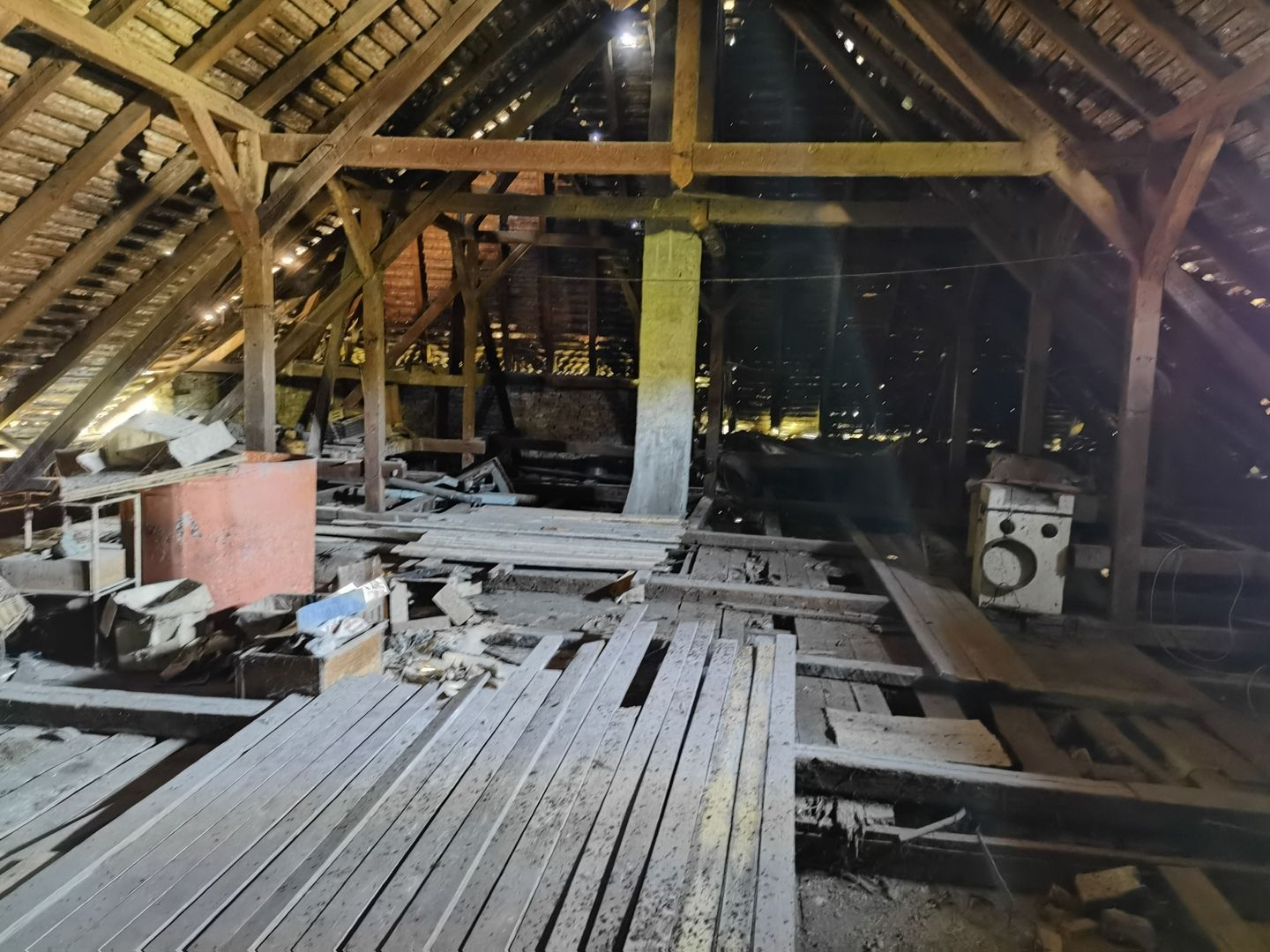 Casa vacanta,investitie  in Gurahont cu teren generos - Poză 14