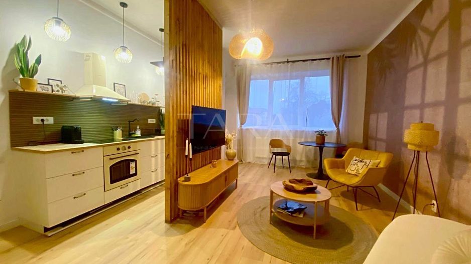 Vand apartament 2 camere, Centru,  finisaje de lux - Poză 1