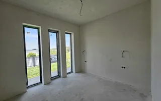 Casa pe parter, cu priveliste panoramica partial finisata - Poză 11
