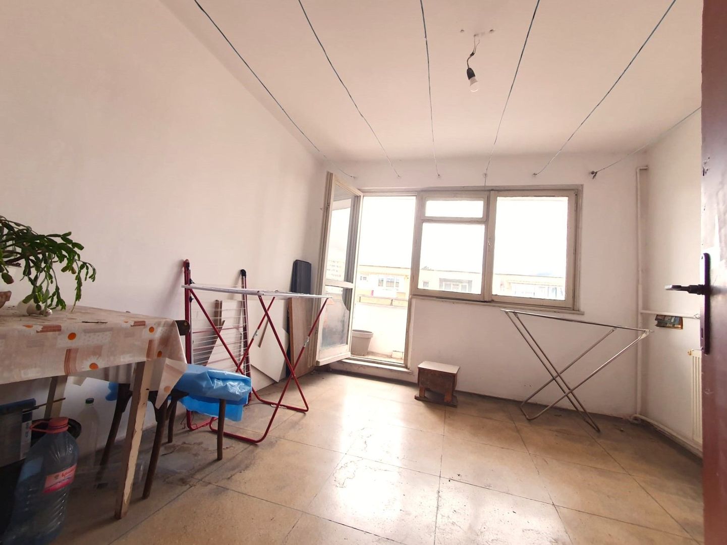 Apartament luminos cu vedere spre biserică, într-un cartier verde și liniștit. - Poză 26