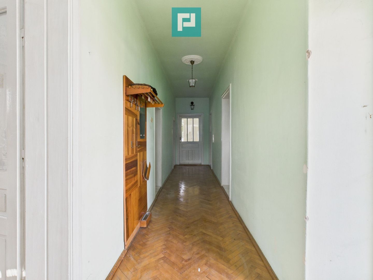 Casă cu teren generos, zonă centrală, Curtici - Poză 6