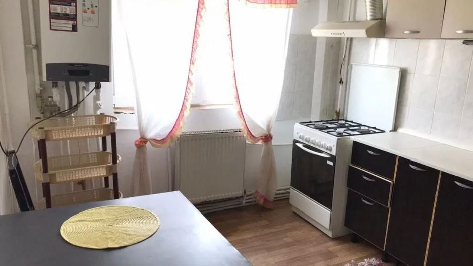 Apartament cu trei camere de inchiriat - Poză 4