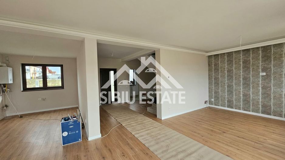 Casa noua amenajata, gata de mutare - Poză 11