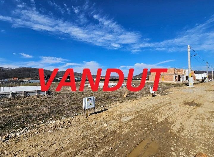 Vanzare teren cu temelie si AC, Micesti, 10 Km de Pitesti - Poză 1