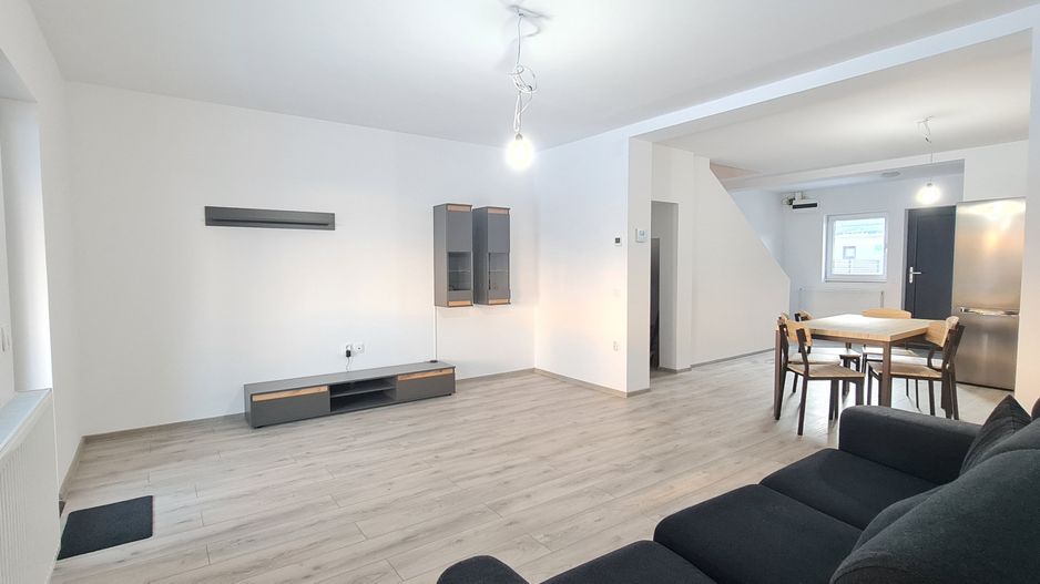 Casa semimobilata semiutilata in Cartier Izvor Tarlungeni Brasov - Poză 2