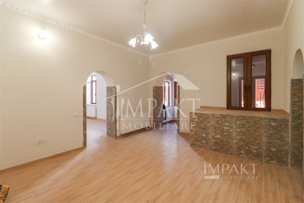 Spațiu comercial ultracentral, vad excelent, 7 încăperi - Poză 2