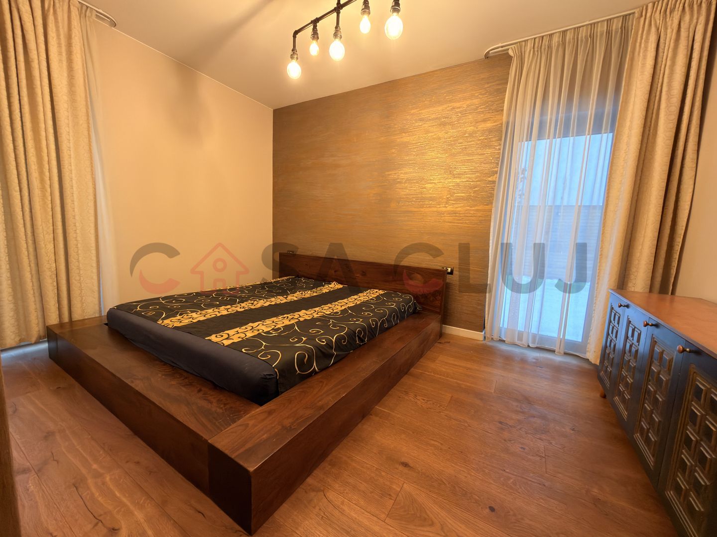 Apartament tip penthouse cu terasa si acces la curte - Poză 4