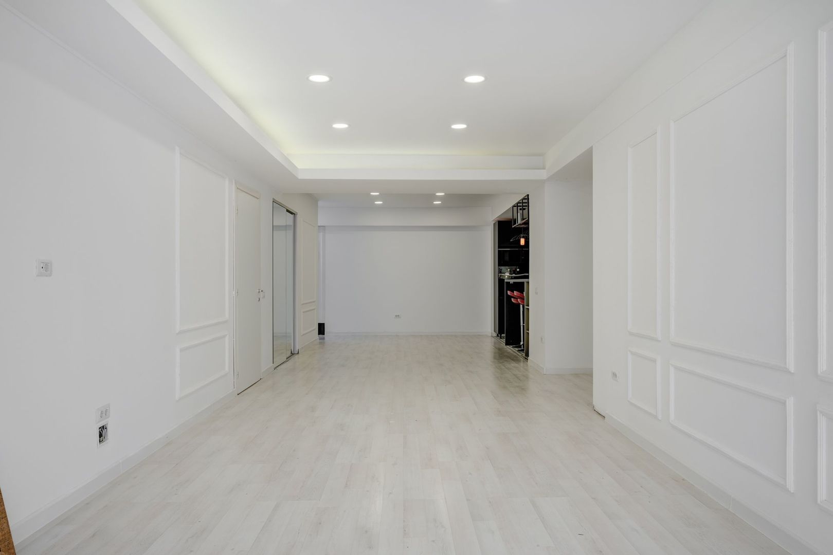 Apartament 3 camere superb si curte proprie Parc Herastrau - Poză 4