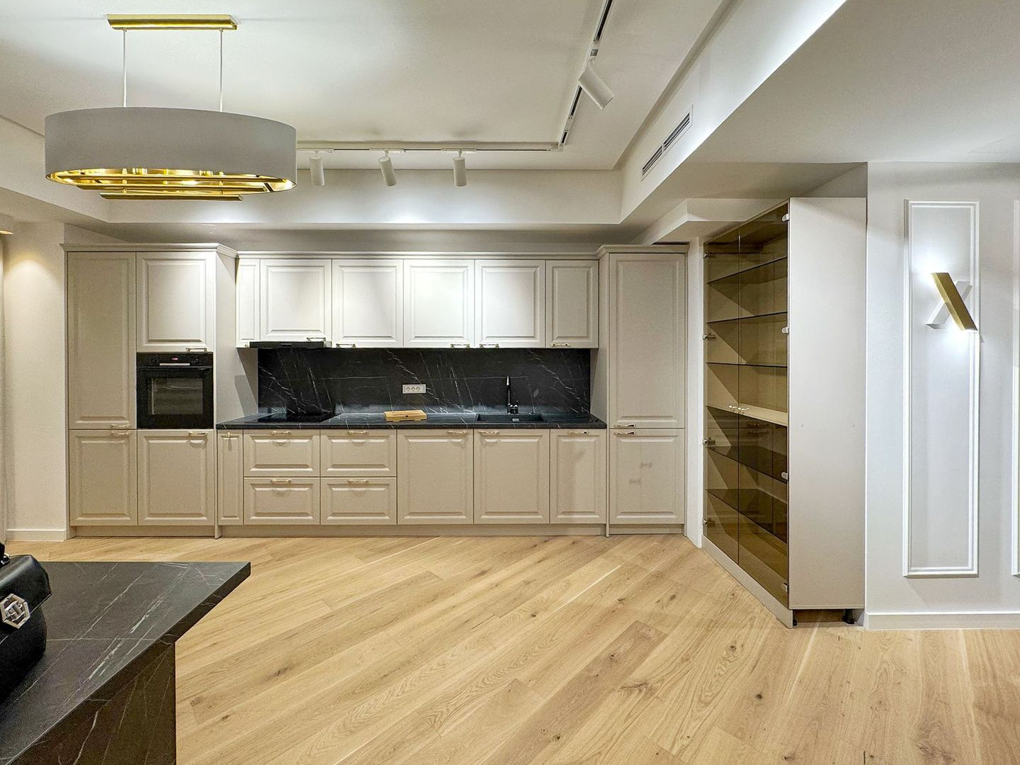 READY TO MOVE  I  Apartament 2 camere,  spatios 66 mp pe IANCU NICOLAE 75 - Poză 1