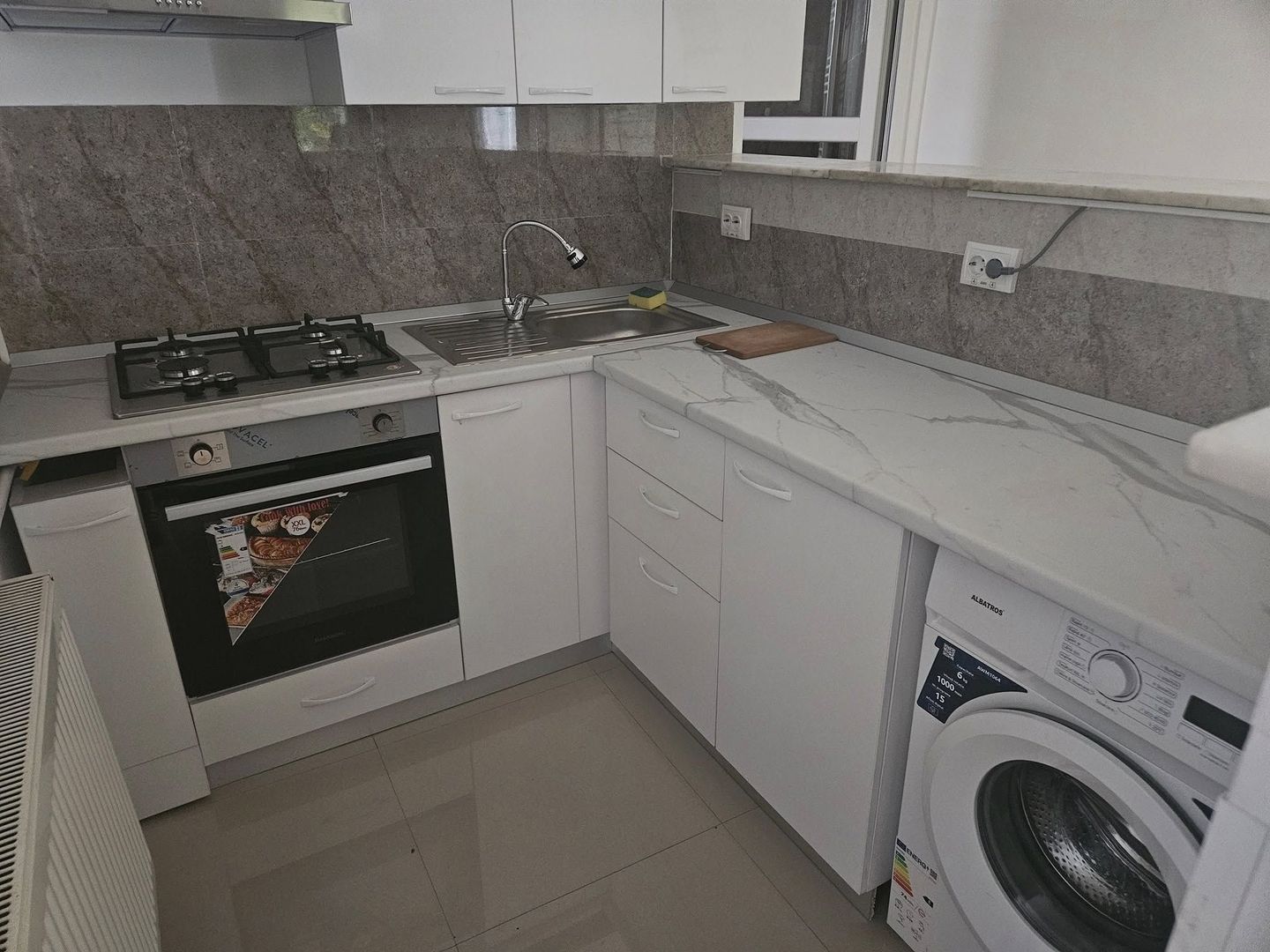 Spre Chirie - apartament 3 camere , etaj 1 in Vila - Poză 9