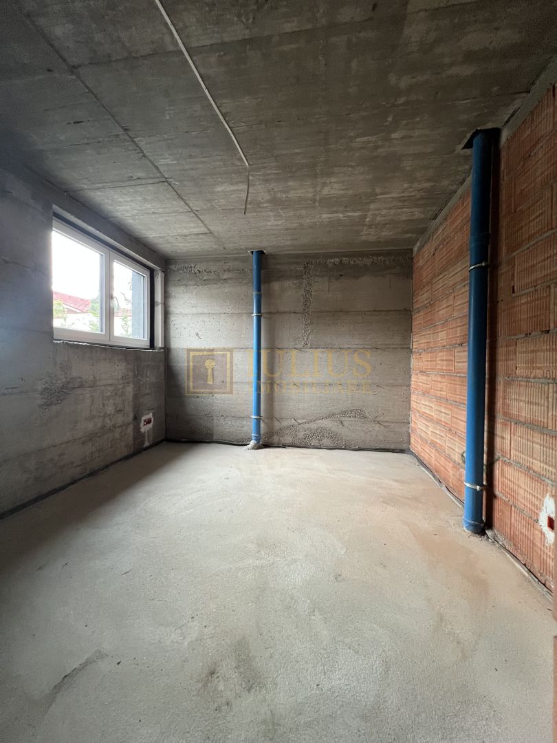 Casa zona Lunei, 5 camere + 3 bai, centrala proprie, rezidential sau birouri ! - Poză 46