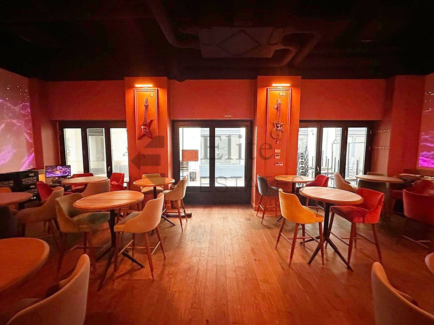 Club - Spatiu Comercial de vanzare ultracentral in Oradea - Poză 1